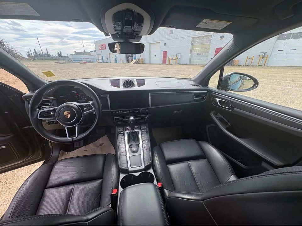 2021 Porsche Macan - Image 15 of 18