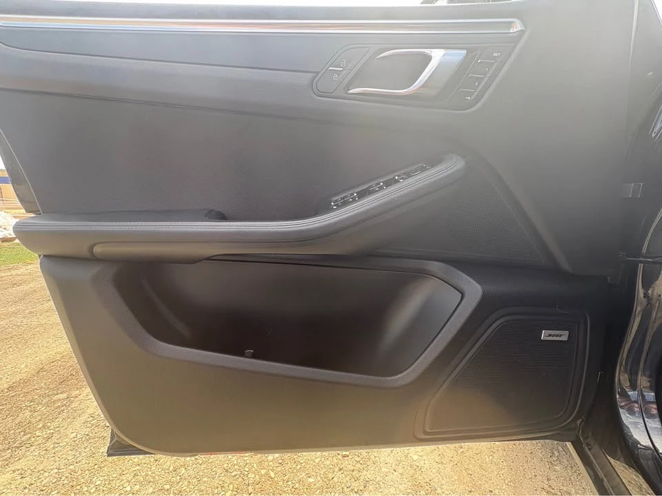 2021 Porsche Macan - Image 11 of 18