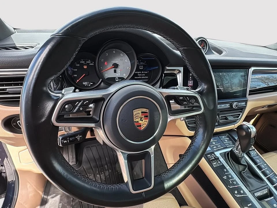 2021 Porsche Macan - Image 18 of 19