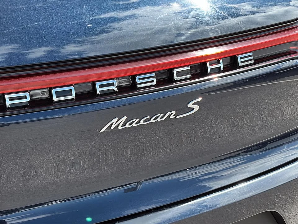 2021 Porsche Macan - Image 11 of 19