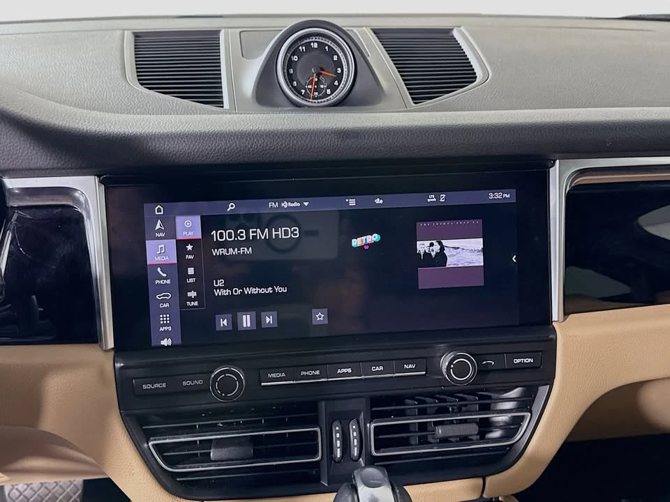 2021 Porsche Macan - Image 13 of 19