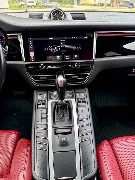 2021 Porsche Macan - Image 5 of 8