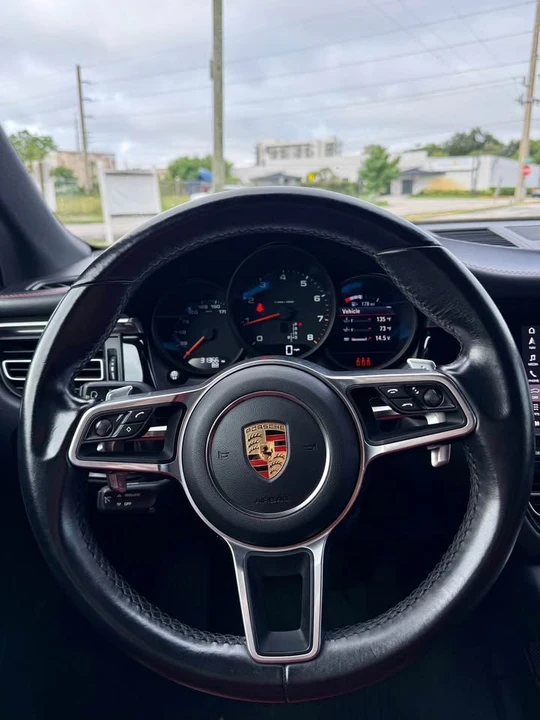 2021 Porsche Macan - Image 4 of 8