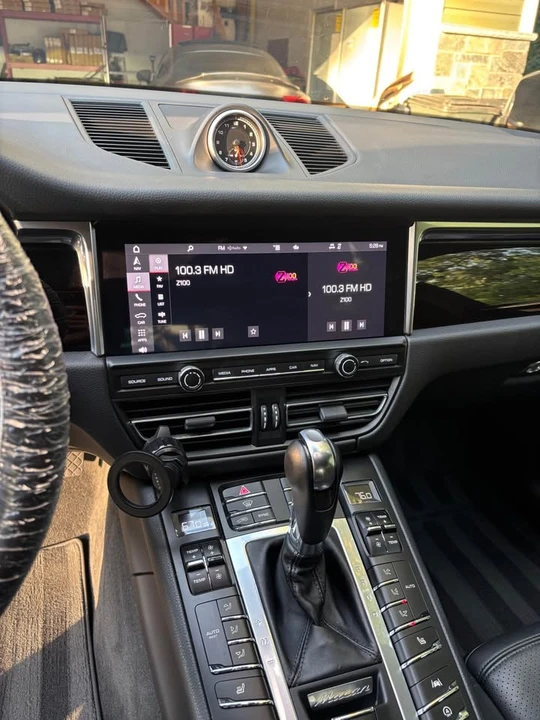 2021 Porsche Macan - Image 5 of 8