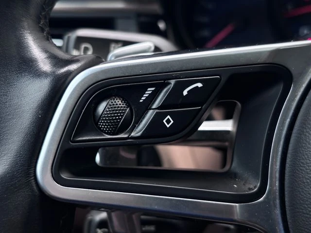 2021 Porsche Macan - Image 16 of 20
