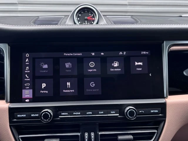 2021 Porsche Macan - Image 18 of 20