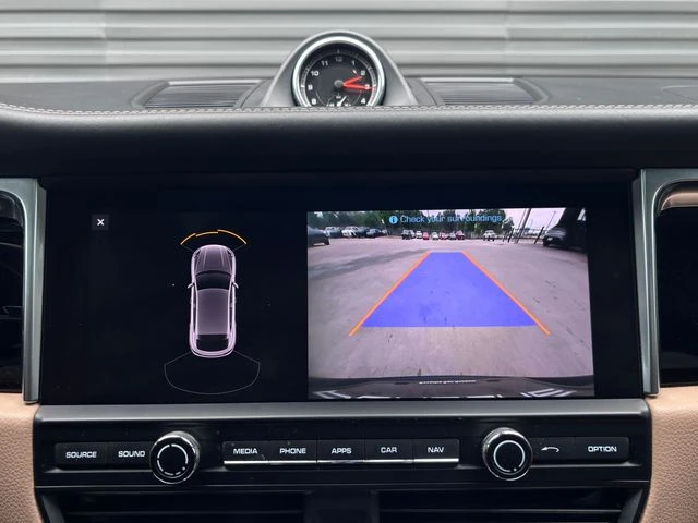 2021 Porsche Macan - Image 19 of 20