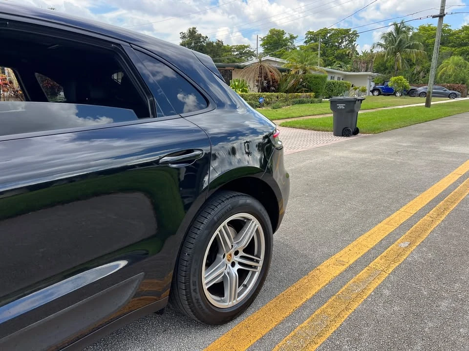 2021 Porsche Macan - Image 15 of 18