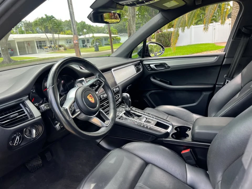 2021 Porsche Macan - Image 17 of 18
