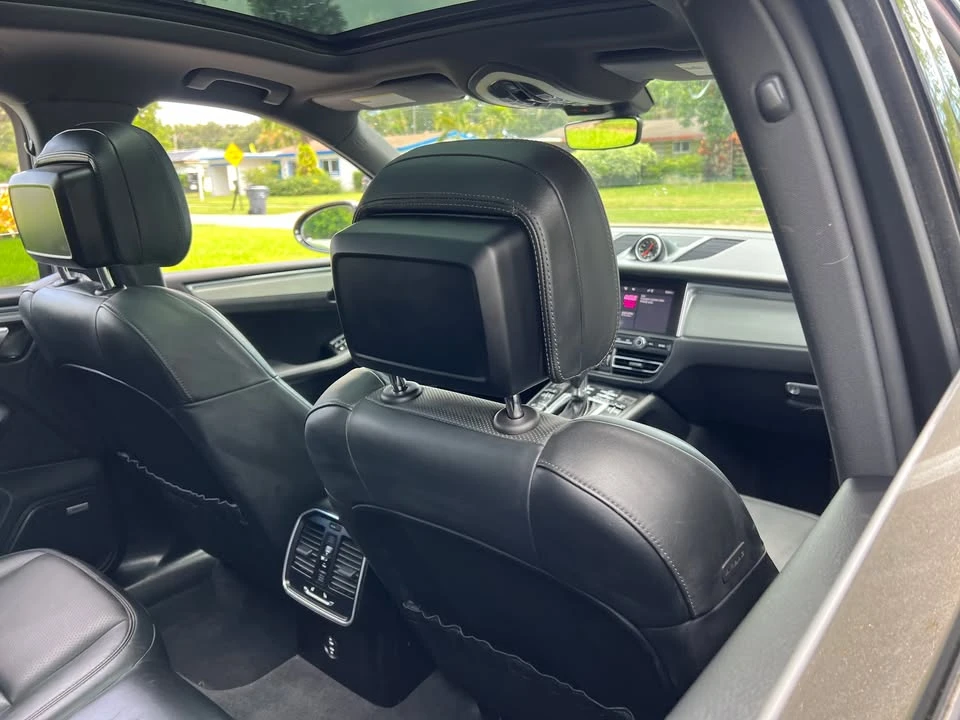 2021 Porsche Macan - Image 9 of 18