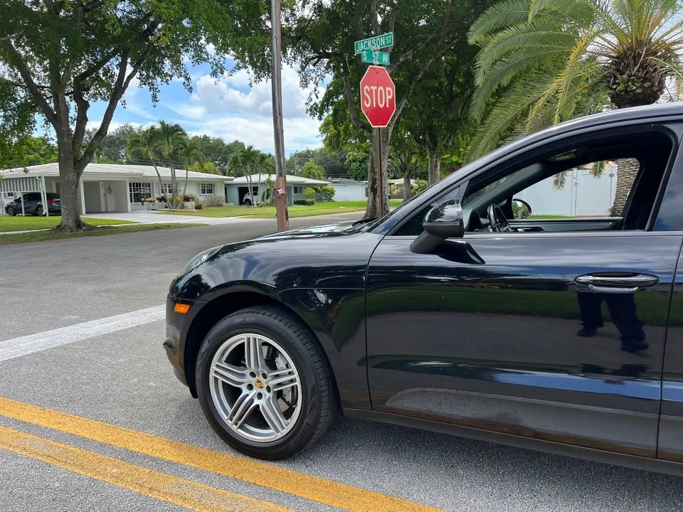 2021 Porsche Macan - Image 14 of 18