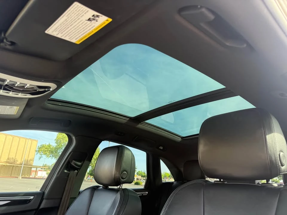 2021 Porsche Macan - Image 12 of 19