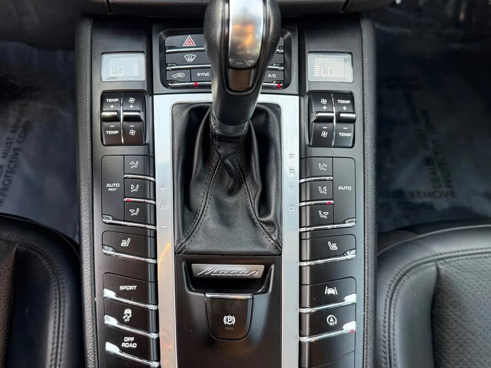 2021 Porsche Macan - Image 17 of 19