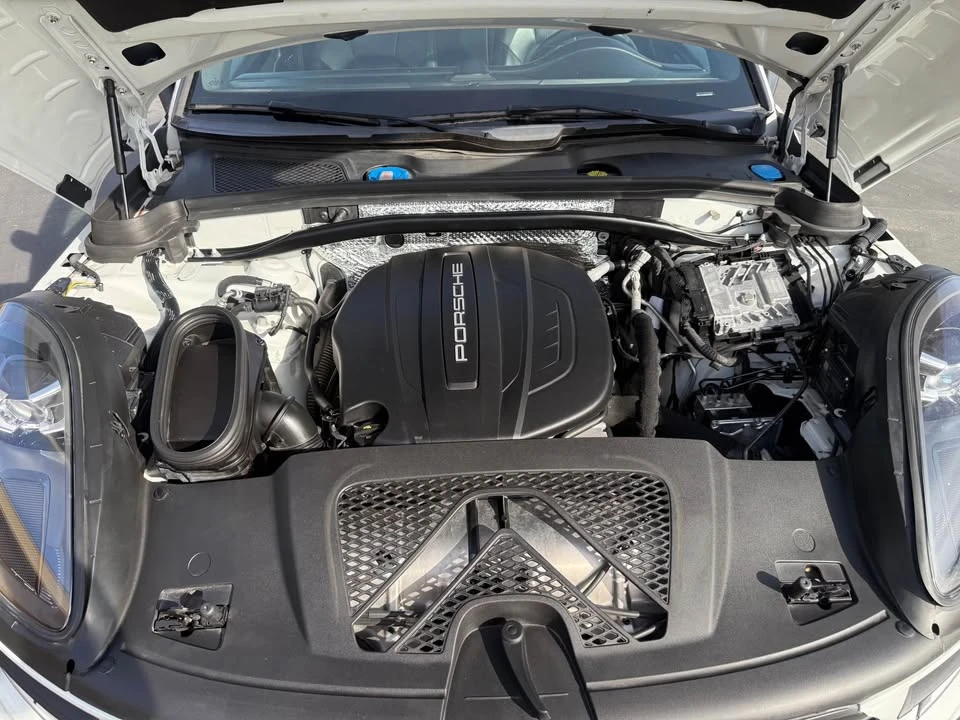 2021 Porsche Macan - Image 10 of 19