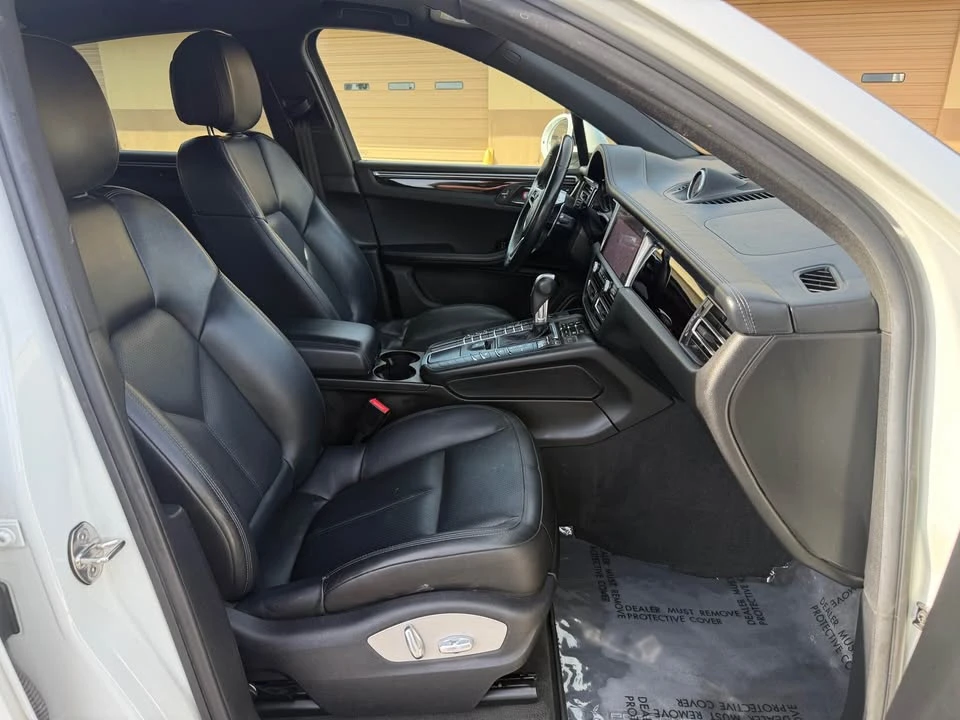 2021 Porsche Macan - Image 18 of 19