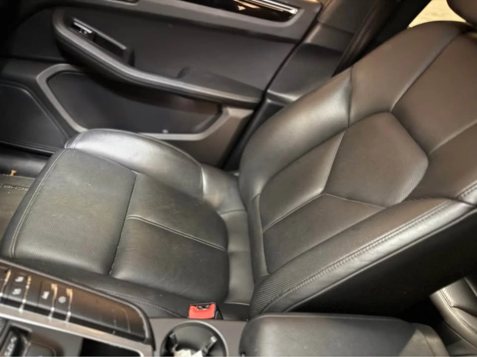 2021 Porsche Macan - Image 16 of 19