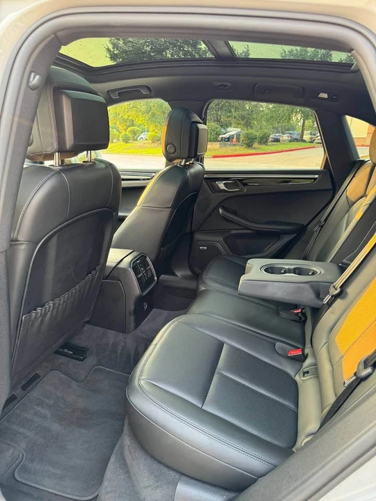 2021 Porsche Macan - Image 11 of 14