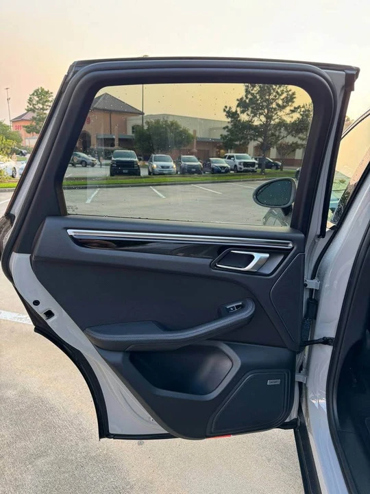 2021 Porsche Macan - Image 10 of 14