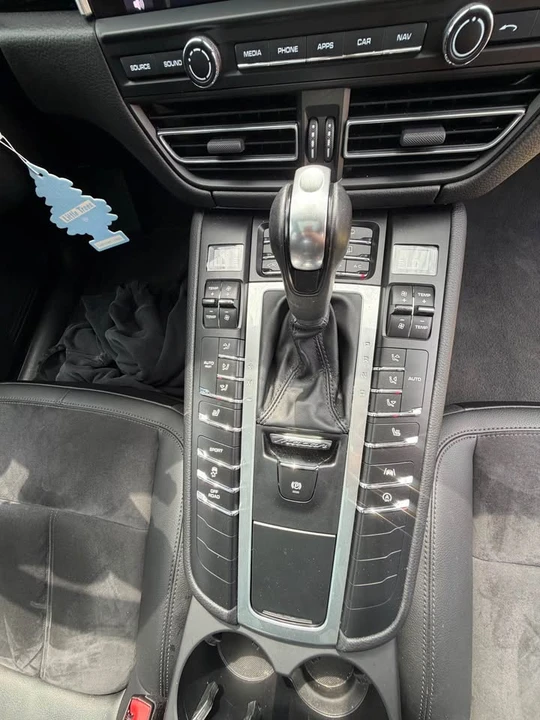 2021 Porsche Macan - Image 9 of 13