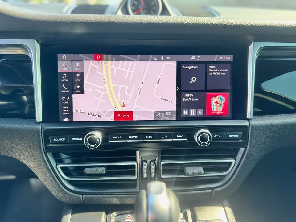 2021 Porsche Macan - Image 11 of 18