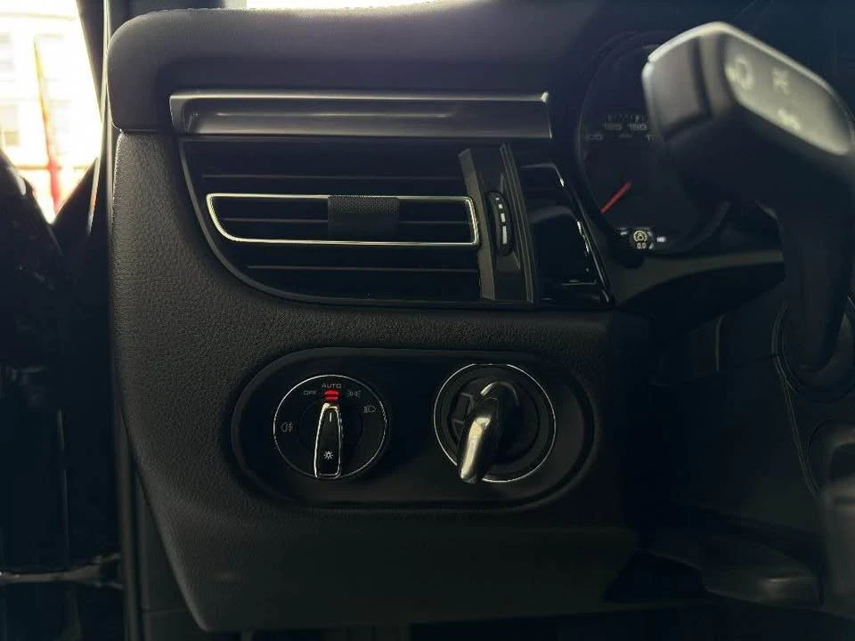 2021 Porsche Macan - Image 7 of 18