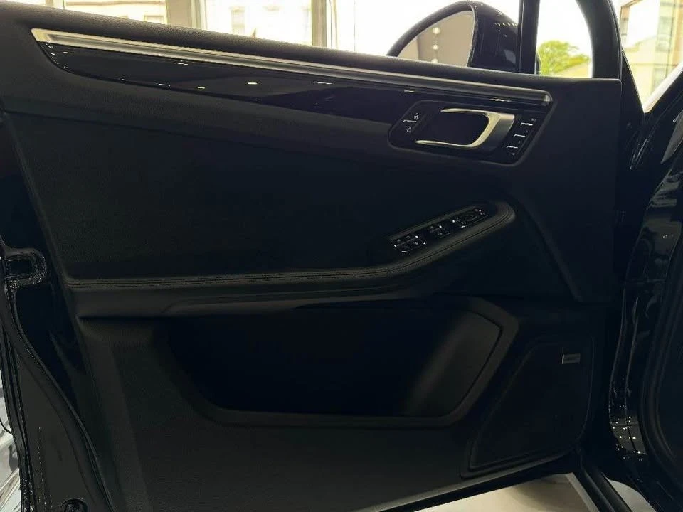 2021 Porsche Macan - Image 6 of 18