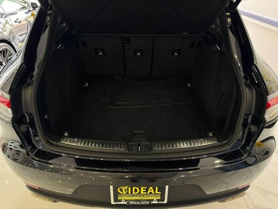2021 Porsche Macan - Image 16 of 18