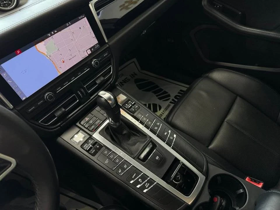 2021 Porsche Macan - Image 11 of 18