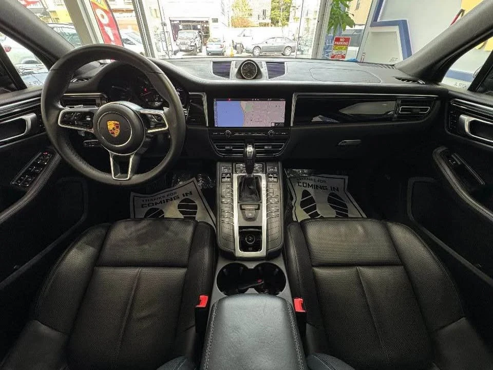 2021 Porsche Macan - Image 17 of 18