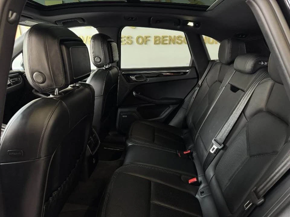 2021 Porsche Macan - Image 15 of 18