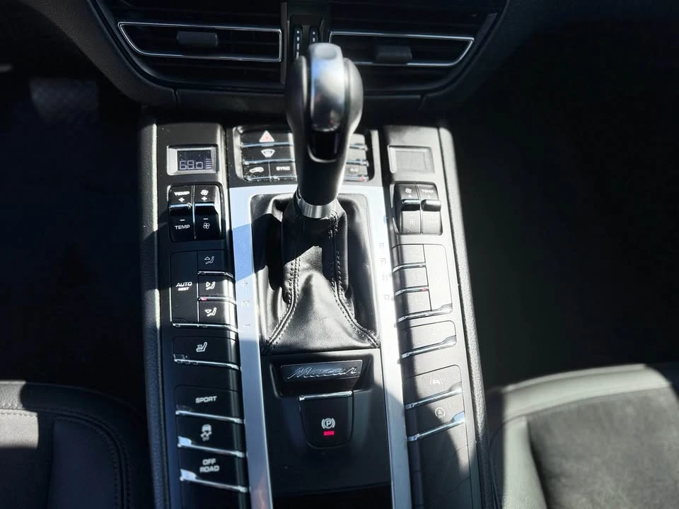2021 Porsche Macan - Image 10 of 18