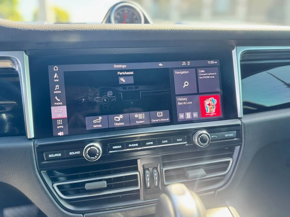 2021 Porsche Macan - Image 16 of 18