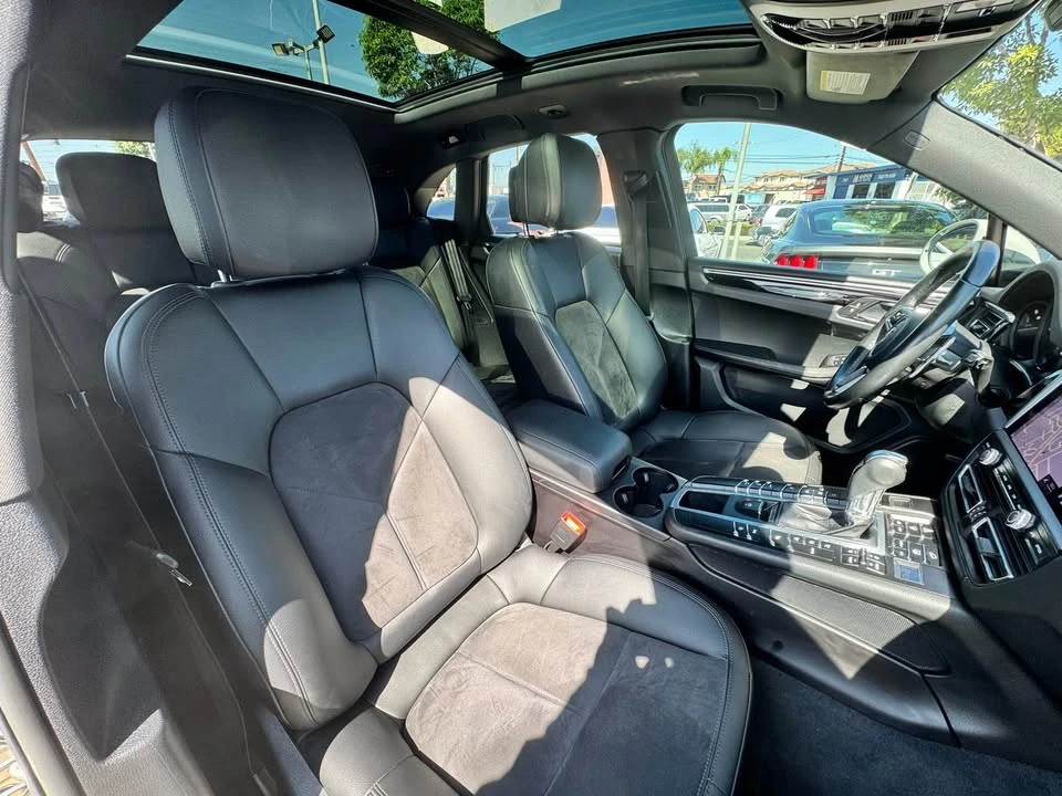 2021 Porsche Macan - Image 15 of 18