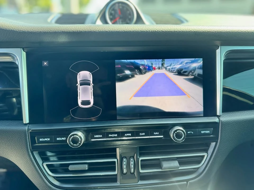 2021 Porsche Macan - Image 12 of 18