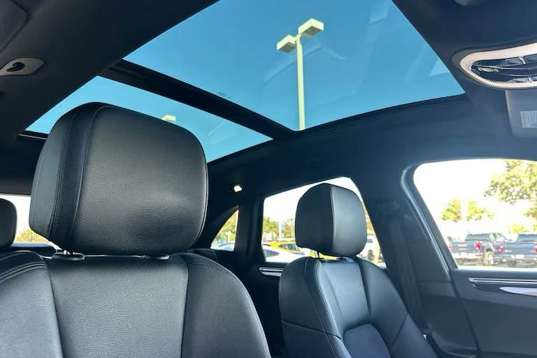 2021 Porsche Macan - Image 16 of 19
