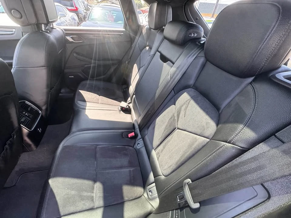 2021 Porsche Macan - Image 13 of 18