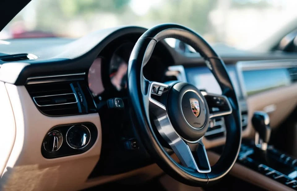 2021 Porsche Macan - Image 19 of 20