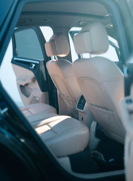 2021 Porsche Macan - Image 15 of 20