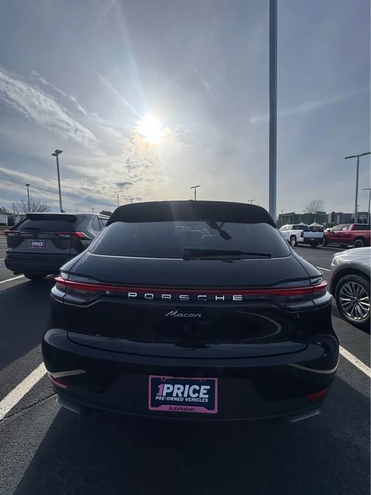 2021 Porsche Macan - Image 6 of 7