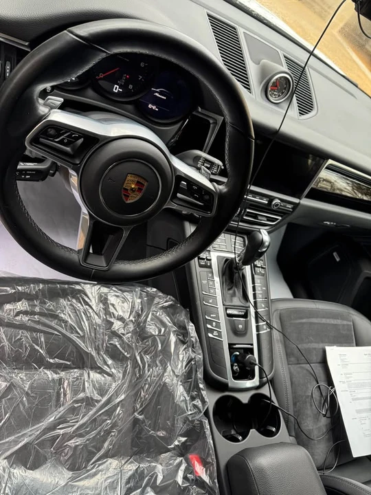 2021 Porsche Macan - Image 6 of 8