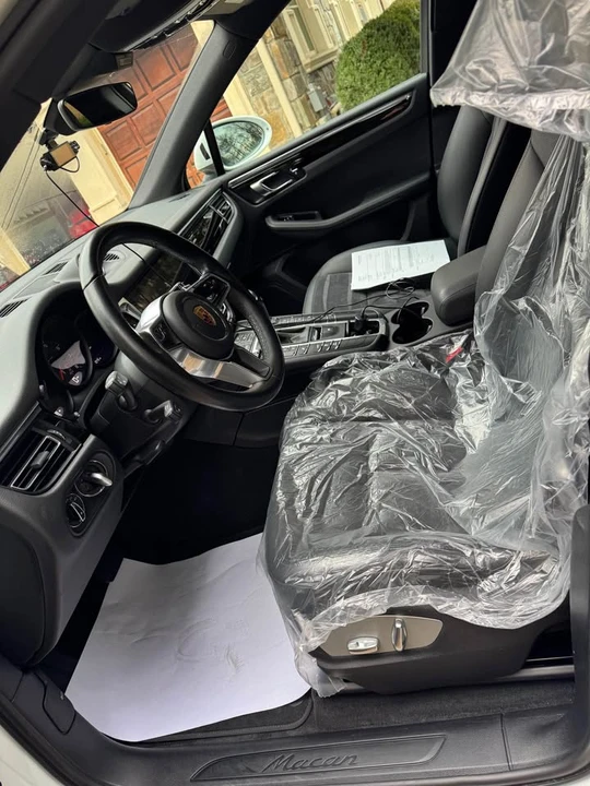 2021 Porsche Macan - Image 7 of 8
