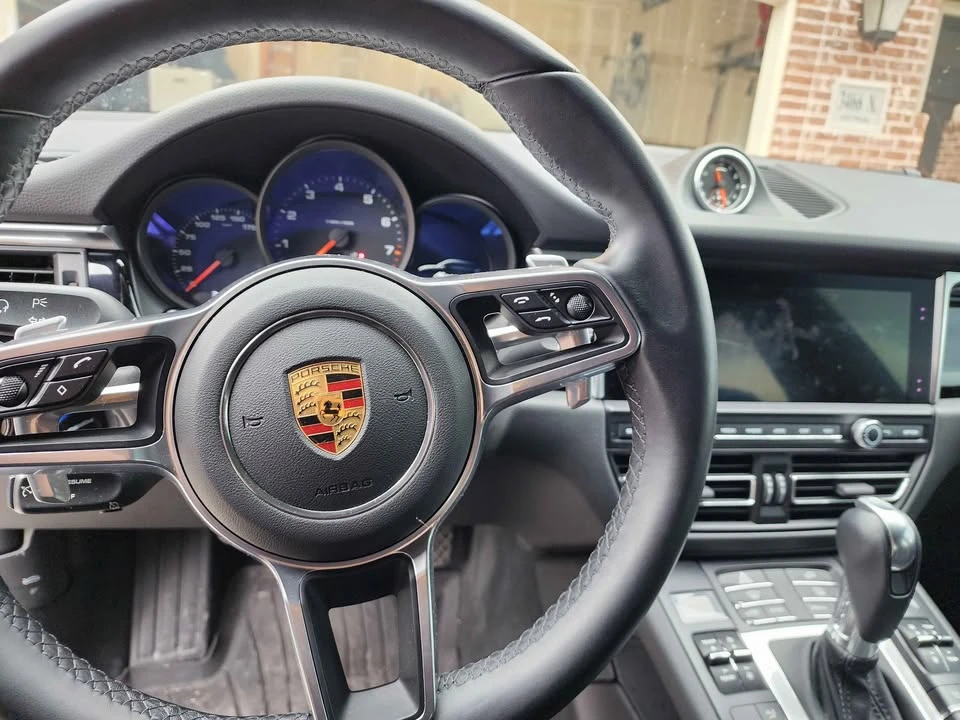 2021 Porsche Macan - Image 7 of 10