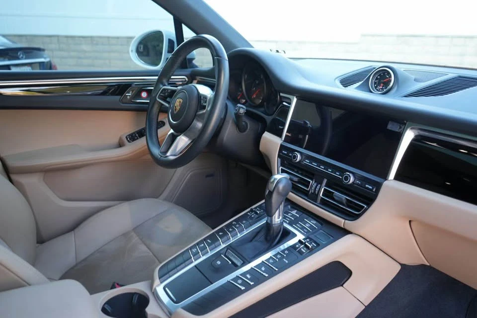 2021 Porsche Macan - Image 8 of 9