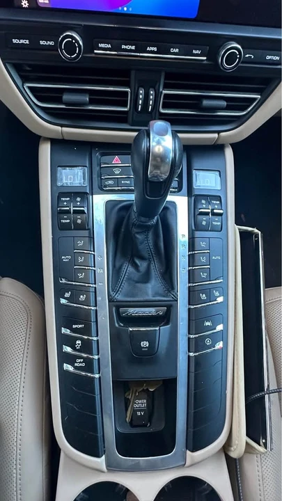 2021 Porsche Macan - Image 7 of 11