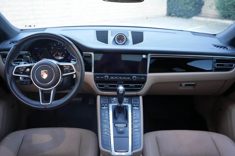 2021 Porsche Macan - Image 7 of 9