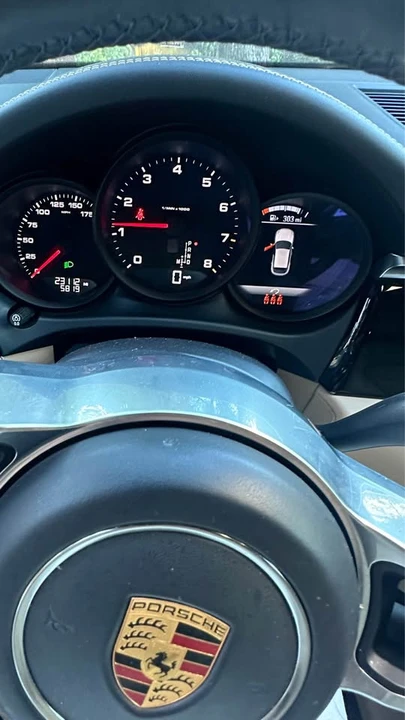 2021 Porsche Macan - Image 6 of 11
