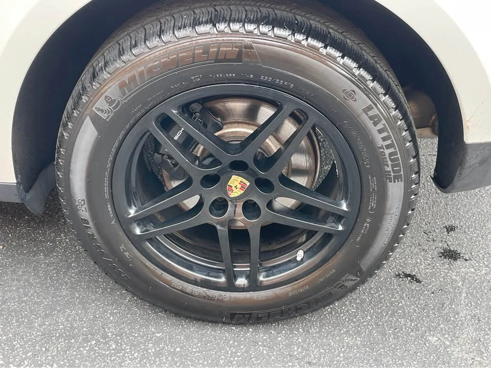 2021 Porsche Macan - Image 17 of 19