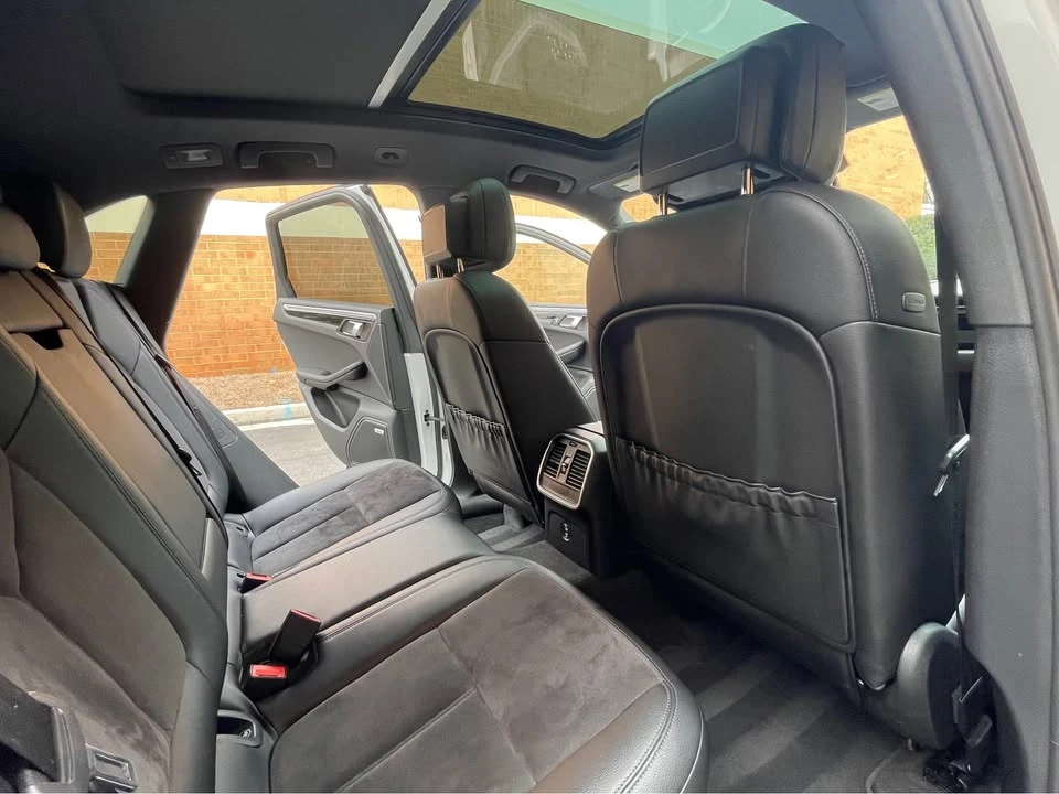 2021 Porsche Macan - Image 15 of 19