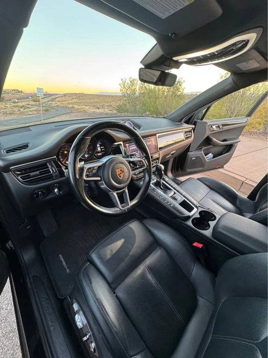 2021 Porsche Macan - Image 10 of 12