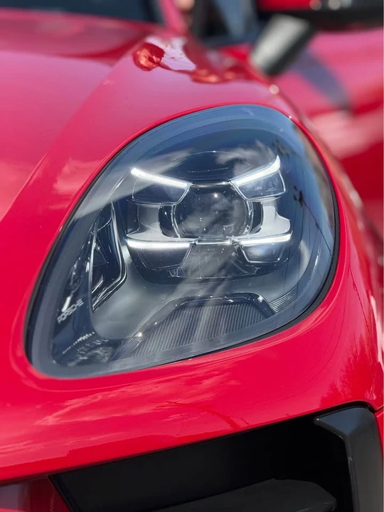 2021 Porsche Macan - Image 5 of 12